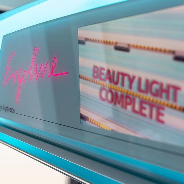 Jugendliches Aussehen mit dem BeautyLight in Ihrem No. 1 Sun & Beauty Solarium und Sonnenstudio